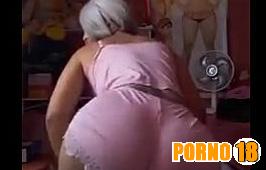 loirinha gostosa de pijama vai rebola
